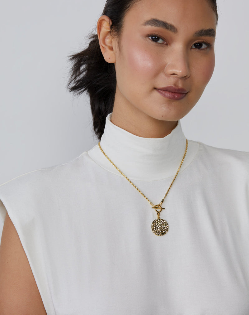 Colar Essential Folheado Torcido com Medalha - Dourado