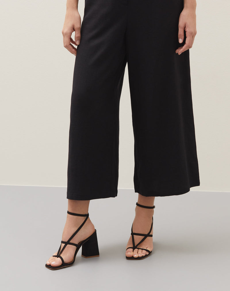 Sandália Camurça Salto Bloco Alto e Tiras Finas Cruzadas - Preto