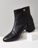 Bota Couro Salto Bloco Baixo Cano Curto com Zíper Essencial - Preto