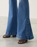 Calça Jeans Flare com Fenda Lateral - Azul Médio