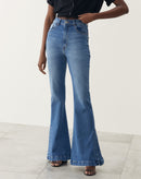 Calça Jeans Flare com Fenda Lateral - Azul Médio