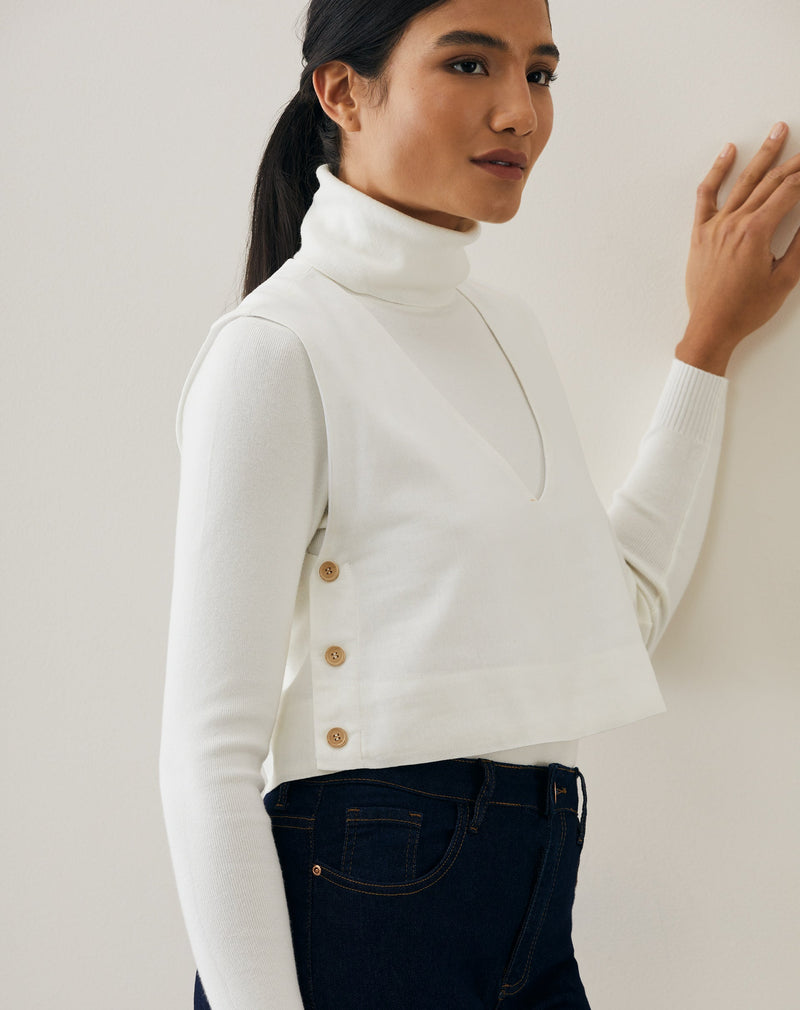 Regata Cropped com Decote "v" e Botões na Lateral - Off-white