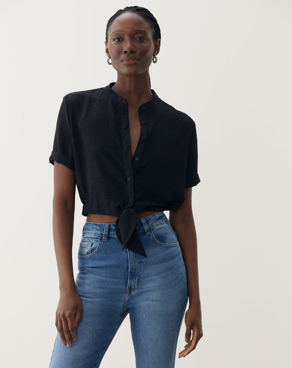 Camisa de Manga Curta e Elástico na Barra - Preto