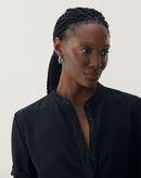 Camisa de Manga Curta e Elástico na Barra - Preto