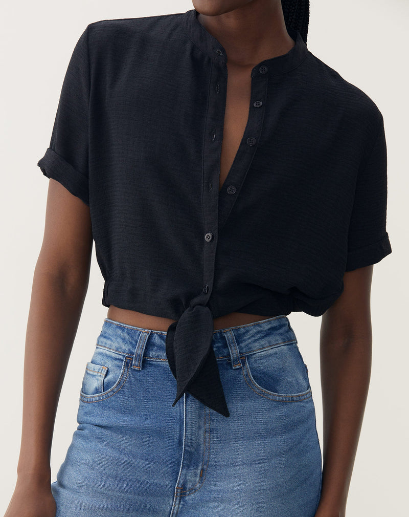 Camisa de Manga Curta e Elástico na Barra - Preto