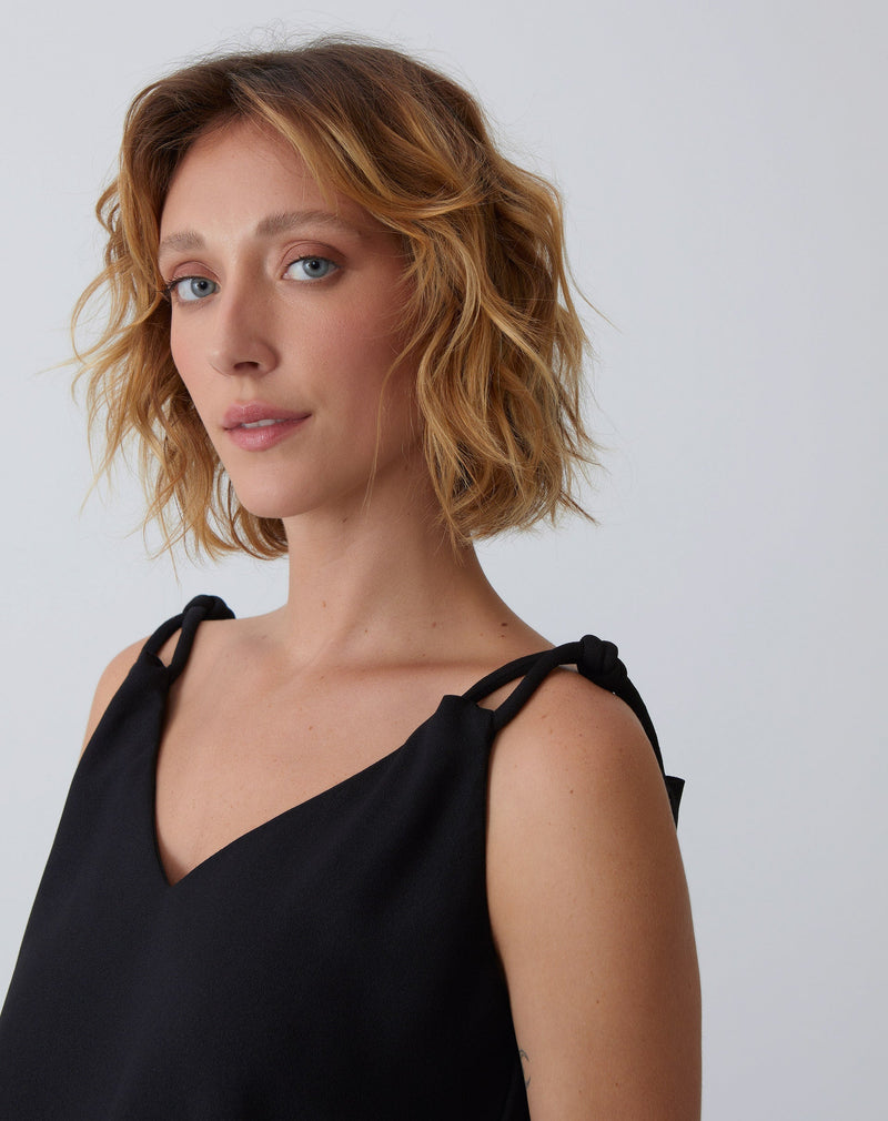 Regata Decote V com Nó na Alça  - Preto