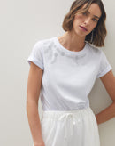 Camiseta com Bordado no Ombro e Decote - Branco