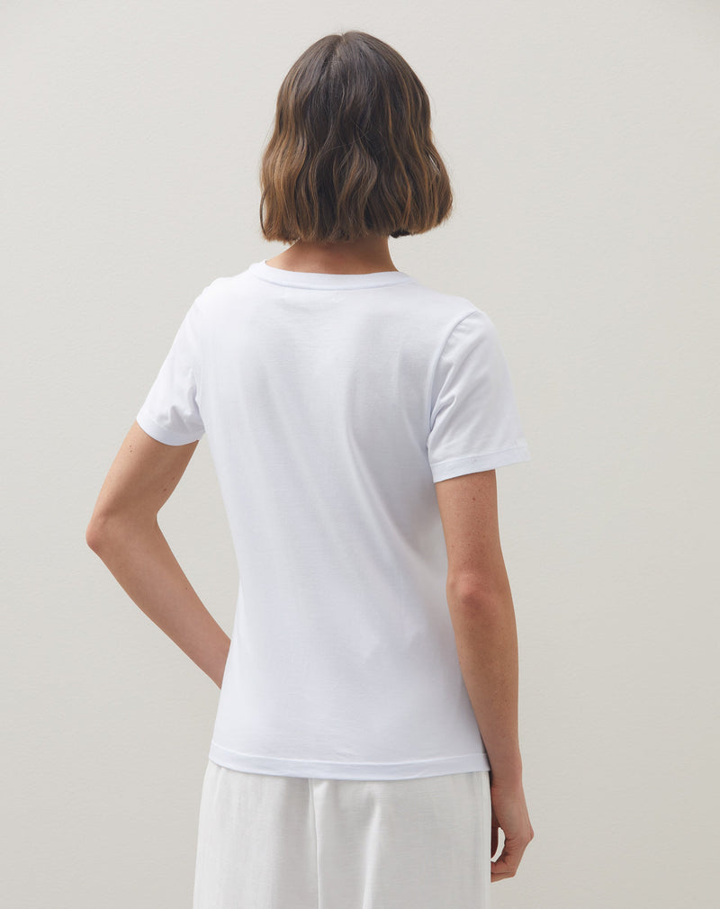 Camiseta com Bordado no Ombro e Decote - Branco