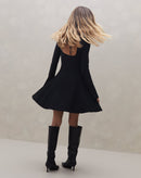 Vestido Curto Manga Longa e Costas Abertas de Tricot - Preto