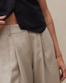 Bermuda com Pregas Alfaiataria - Caqui