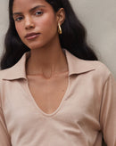 Blusa de Tricot Decote Profundo com Gola - Bege