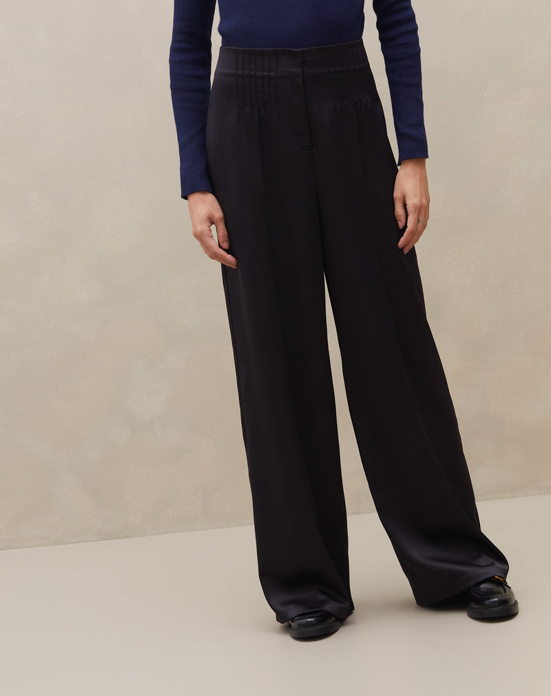 Calça Wide Pregas no Cós Alfaiataria - Preto