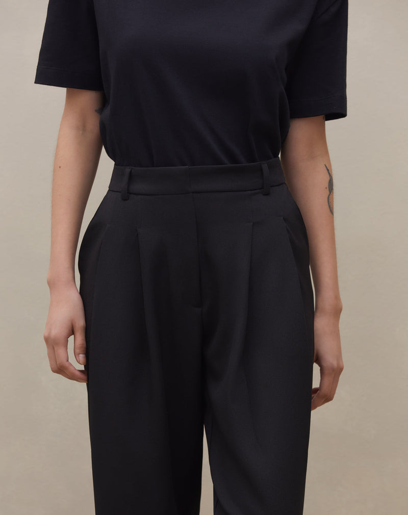 Calça Wide Leg com Pregas - Preto