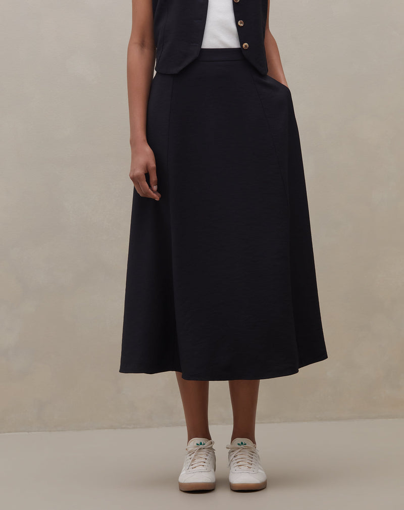 Saia Midi com Recortes - Preto