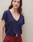 Camiseta Decote V de Malha - Azul Marinho