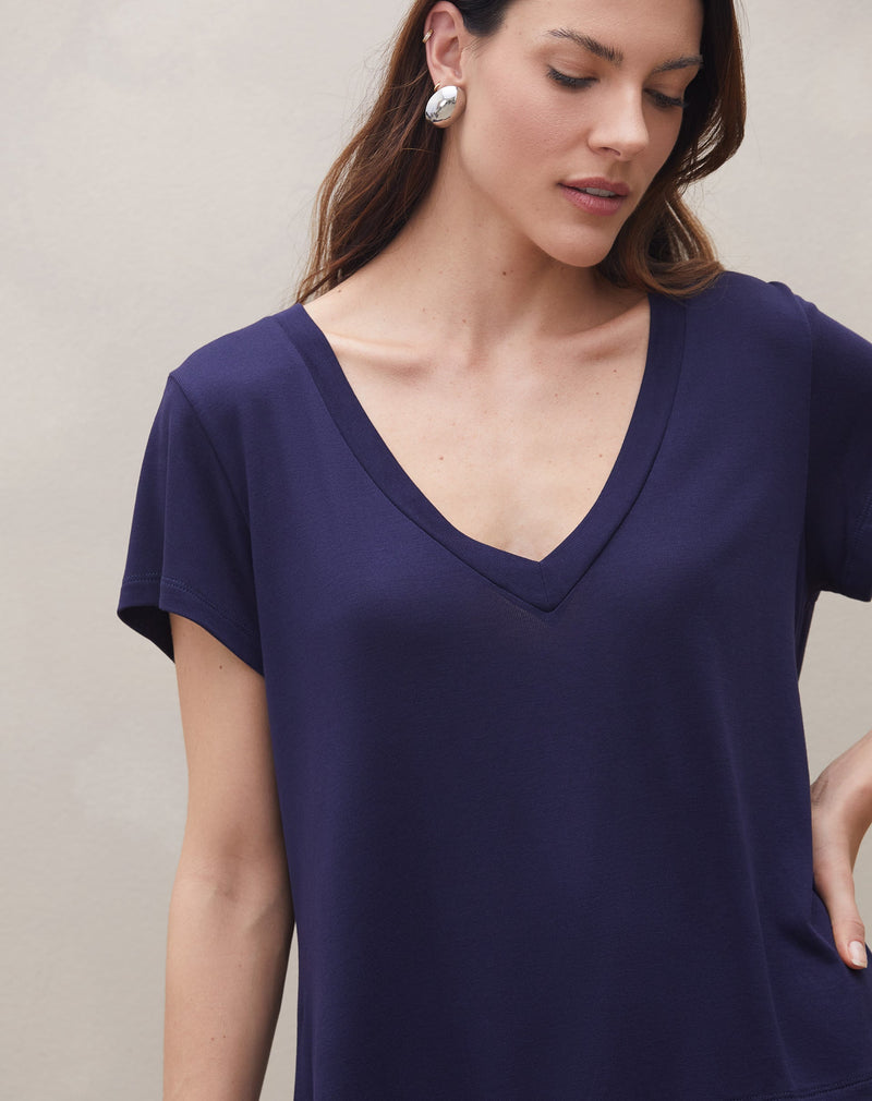 Camiseta Decote V de Malha - Azul Marinho