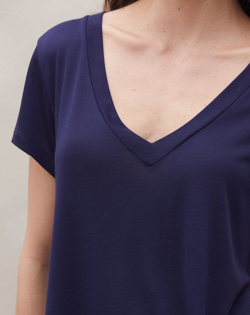 Camiseta Decote V de Malha - Azul Marinho